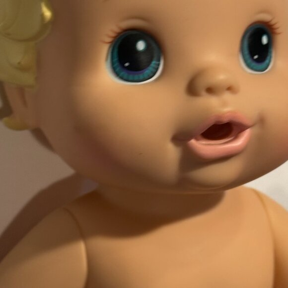 2008 Hasbro Baby Alive 14" Baby Doll Toy Blond Molded Hair - Picture 2 of 4